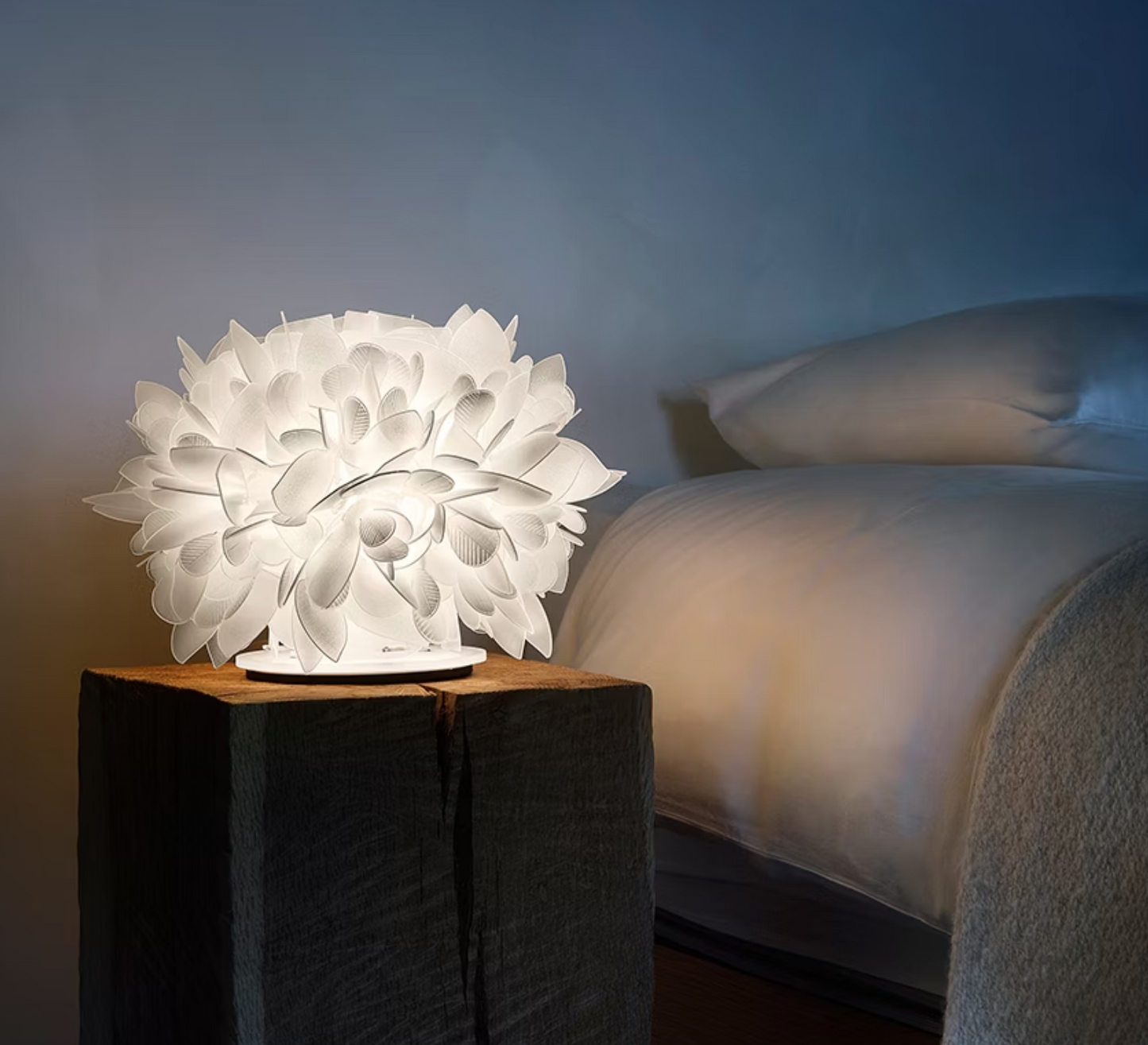 Veli Foliage Table Lamp-White