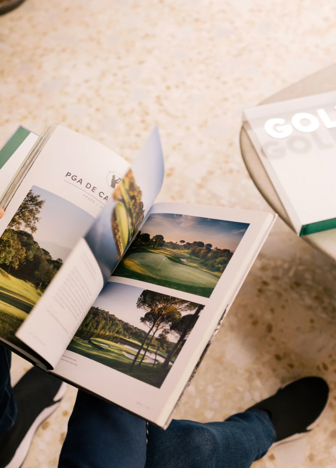 Golf :The Ultimate Book