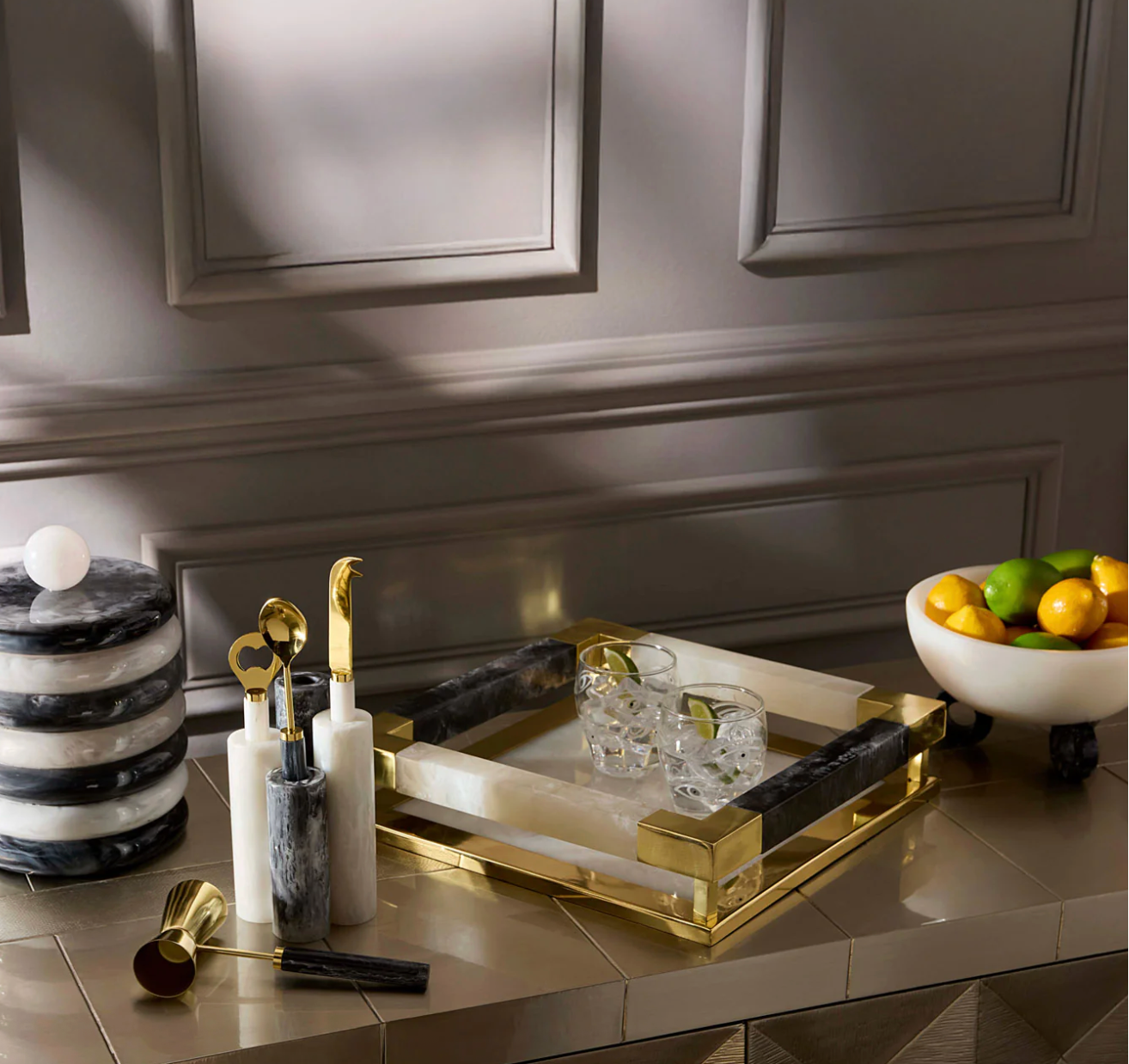Como Black & White Barware Set