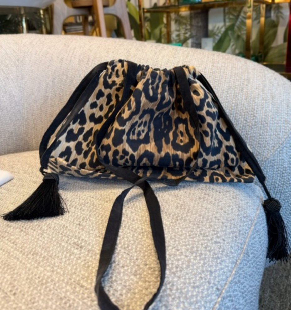 Leo Dafne Pouch