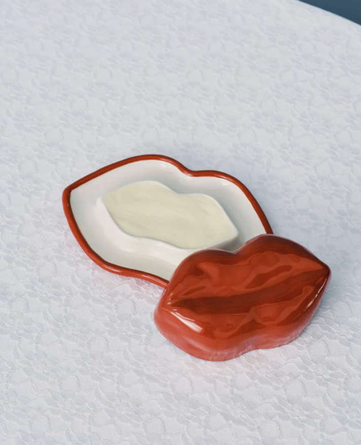 Dish with lid red - white Lips Les Objets Mouleversants