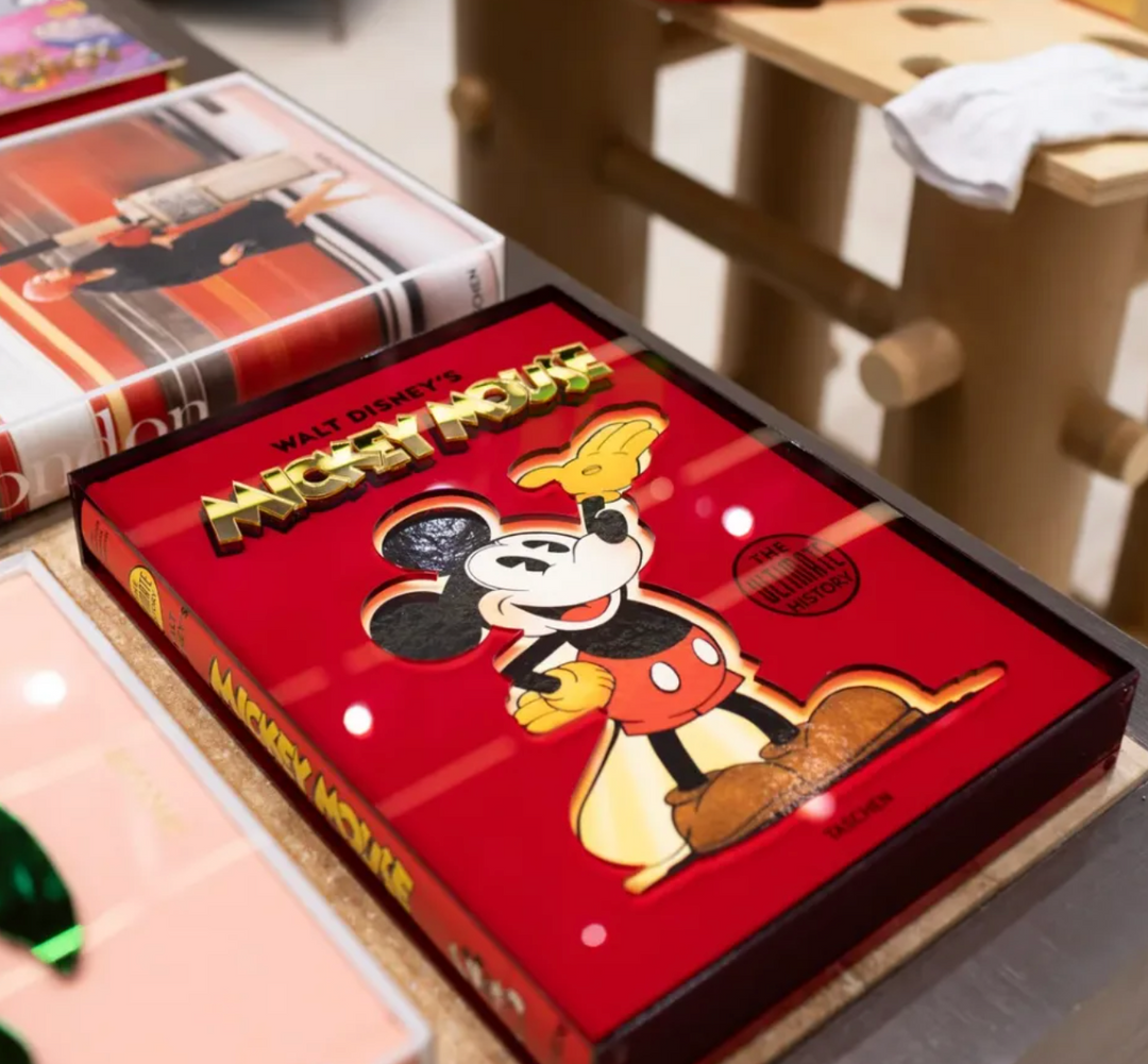 Walt Disney&